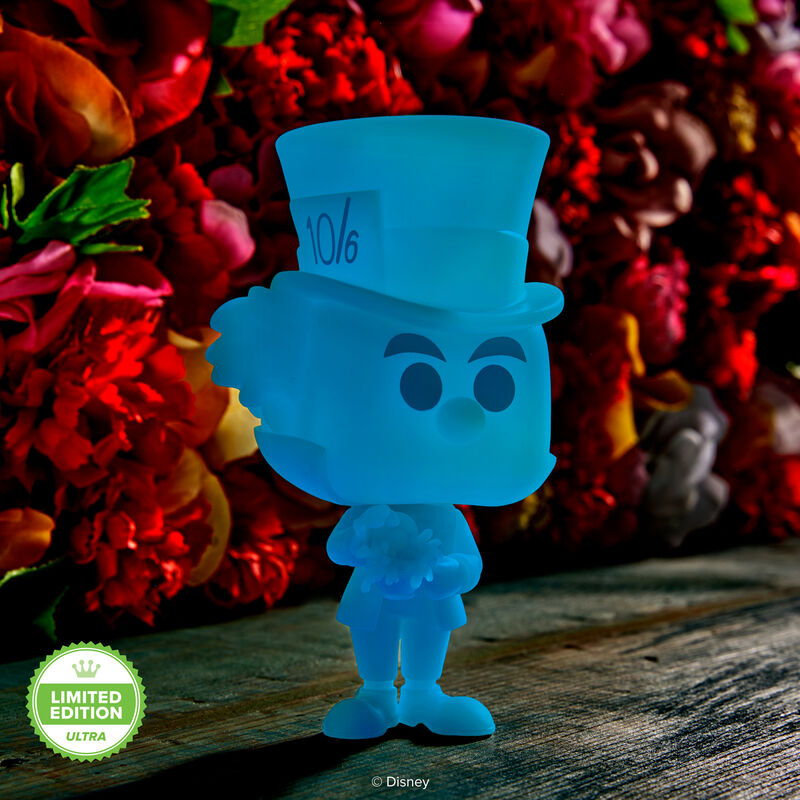 Mad Hatter Glow brillando en una escena con flores