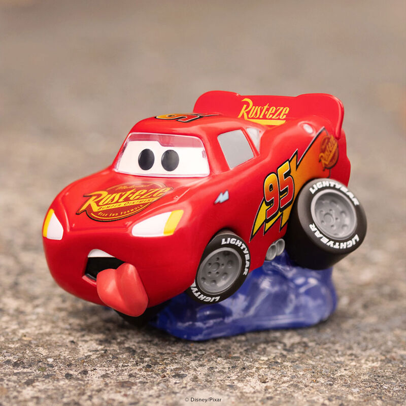 Funko Pop! Lightning McQueen (Leaping) #1800 – Cars foto ambientada